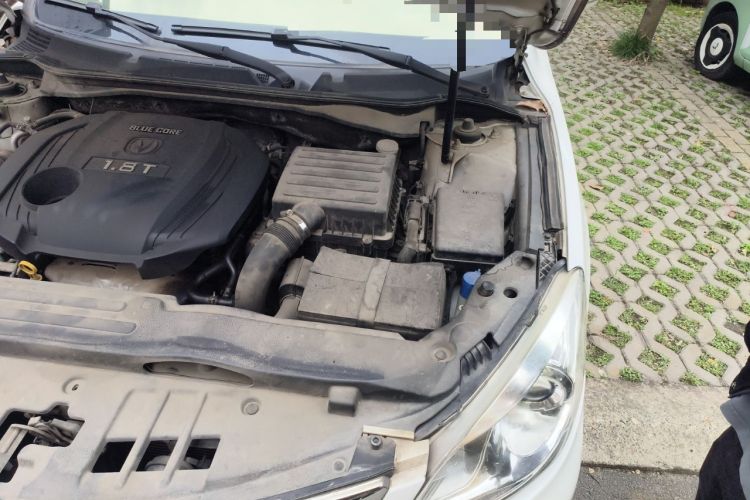 Used CHANGAN Raeton 2014 1.8T Automatic Prestige Anniversary Edition China IV Standard Engine Bay Left