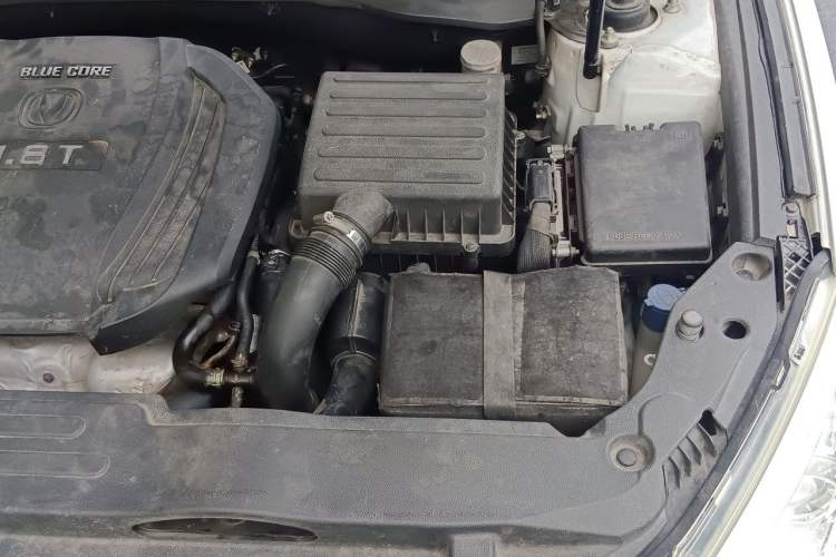 Used CHANGAN Raeton 2014 1.8T Automatic Prestige Anniversary Edition China IV Standard Engine Bay Left