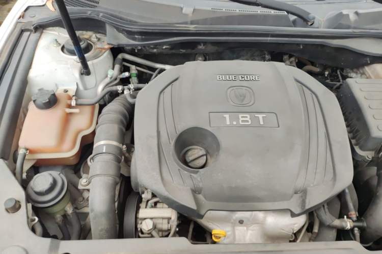 Used CHANGAN Raeton 2014 1.8T Automatic Prestige Anniversary Edition China IV Standard Engine Bay Right