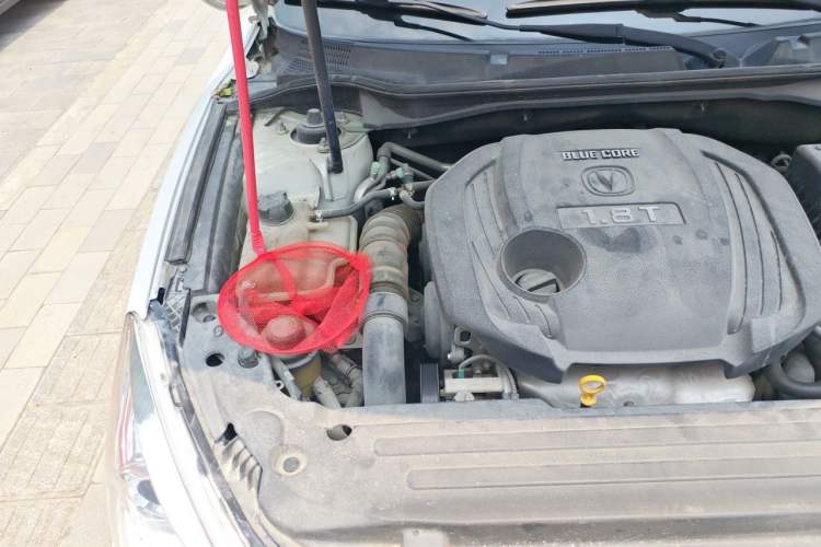 Used CHANGAN Raeton 2014 1.8T Automatic Prestige Anniversary Edition China IV Standard Engine Bay Right