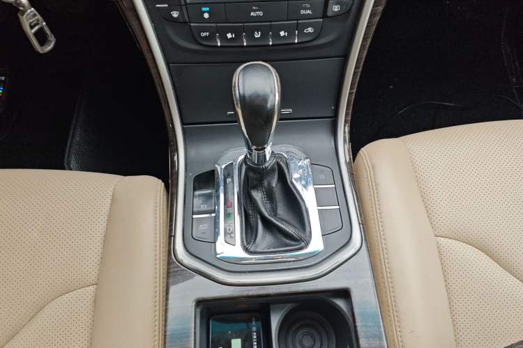 Used CHANGAN Raeton 2014 1.8T Automatic Elite Anniversary Edition China IV Standard Gear Lever