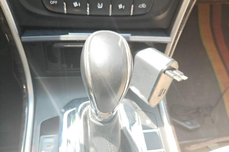 Used CHANGAN Raeton 2014 1.8T Automatic Elite Anniversary Edition China IV Standard Gear Lever