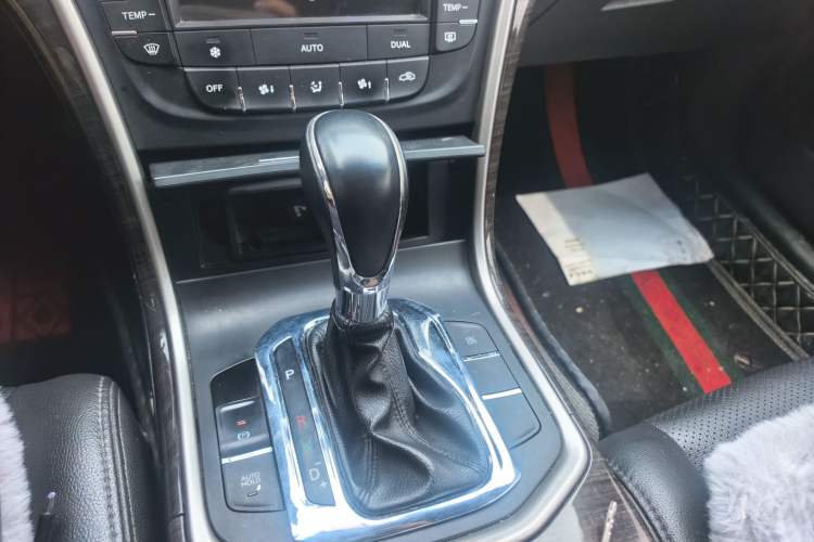 Used CHANGAN Raeton 2014 1.8T Automatic Prestige Anniversary Edition China V Standard Gear Lever