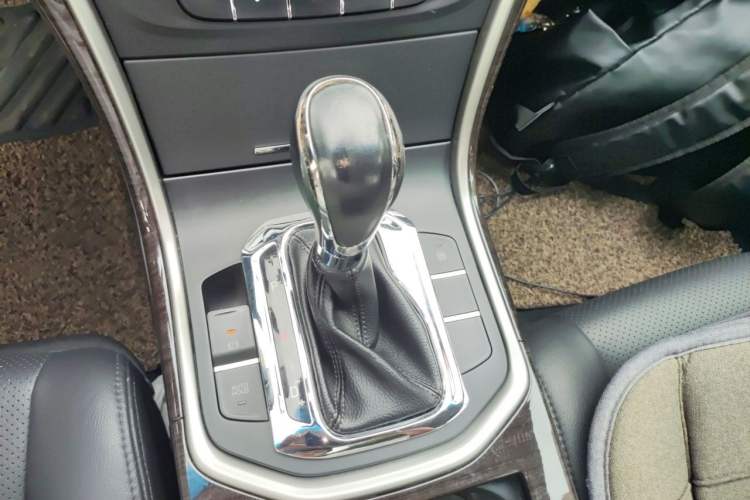 Used CHANGAN Raeton 2014 1.8T Automatic Prestige Anniversary Edition China IV Standard Gear Lever