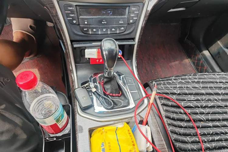 Used CHANGAN Raeton 2014 1.8T Automatic Prestige Anniversary Edition China IV Standard Gear Lever