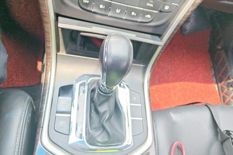 Used CHANGAN Raeton 2014 1.8T Automatic Prestige Anniversary Edition China IV Standard Gear Lever