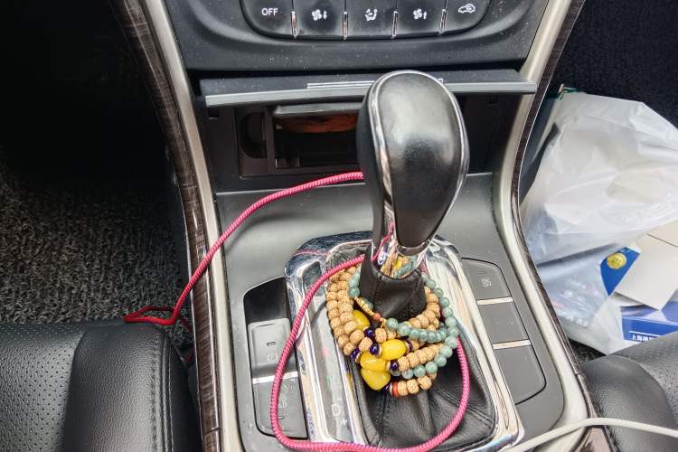 Used CHANGAN Raeton 2014 1.8T Automatic Prestige Anniversary Edition China IV Standard Gear Lever