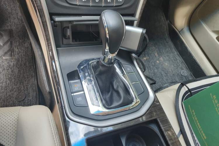 Used CHANGAN Raeton 2014 1.8T Automatic Elite Anniversary Edition China IV Standard Gear Lever