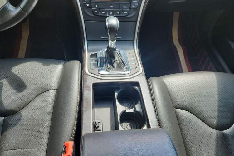 Used CHANGAN Raeton 2014 1.8T Automatic Prestige Anniversary Edition China IV Standard Gear Lever