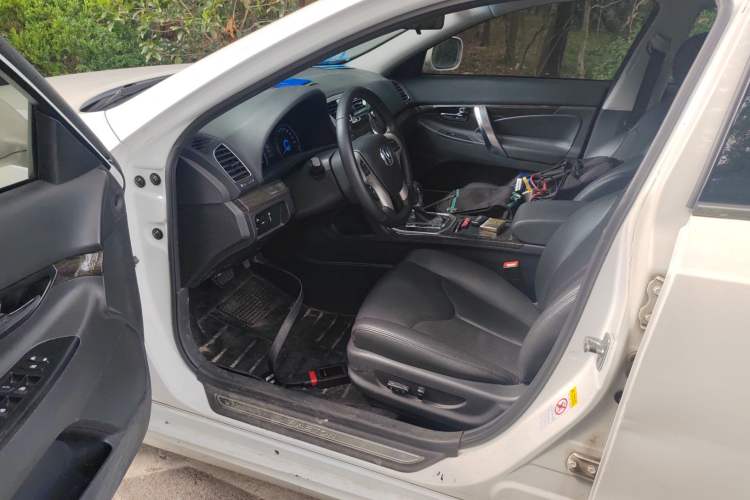 Used CHANGAN Raeton 2014 1.8T Automatic Prestige Anniversary Edition China V Standard Interior 3