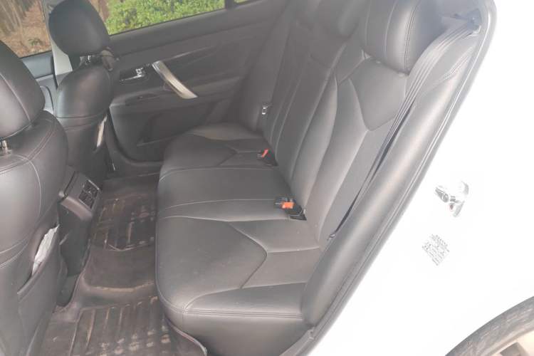 Used CHANGAN Raeton 2014 1.8T Automatic Prestige Anniversary Edition China V Standard Interior 4