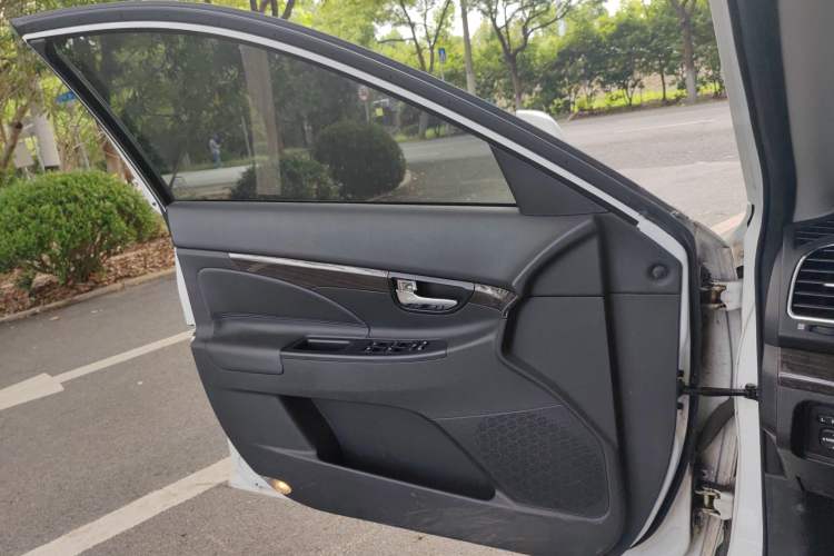 Used CHANGAN Raeton 2014 1.8T Automatic Prestige Anniversary Edition China V Standard Interior 7