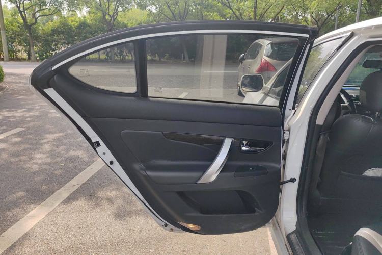 Used CHANGAN Raeton 2014 1.8T Automatic Prestige Anniversary Edition China V Standard Interior 8