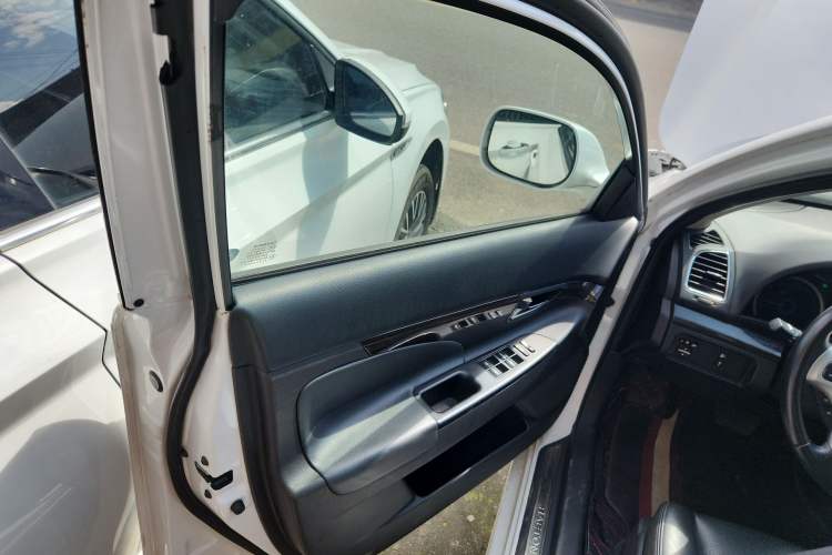 Used CHANGAN Raeton 2014 1.8T Automatic Prestige Anniversary Edition China IV Standard Left Front Door Interior