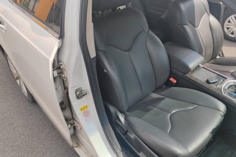 Used CHANGAN Raeton 2014 1.8T Automatic Prestige Anniversary Edition China V Standard Right Front Seat