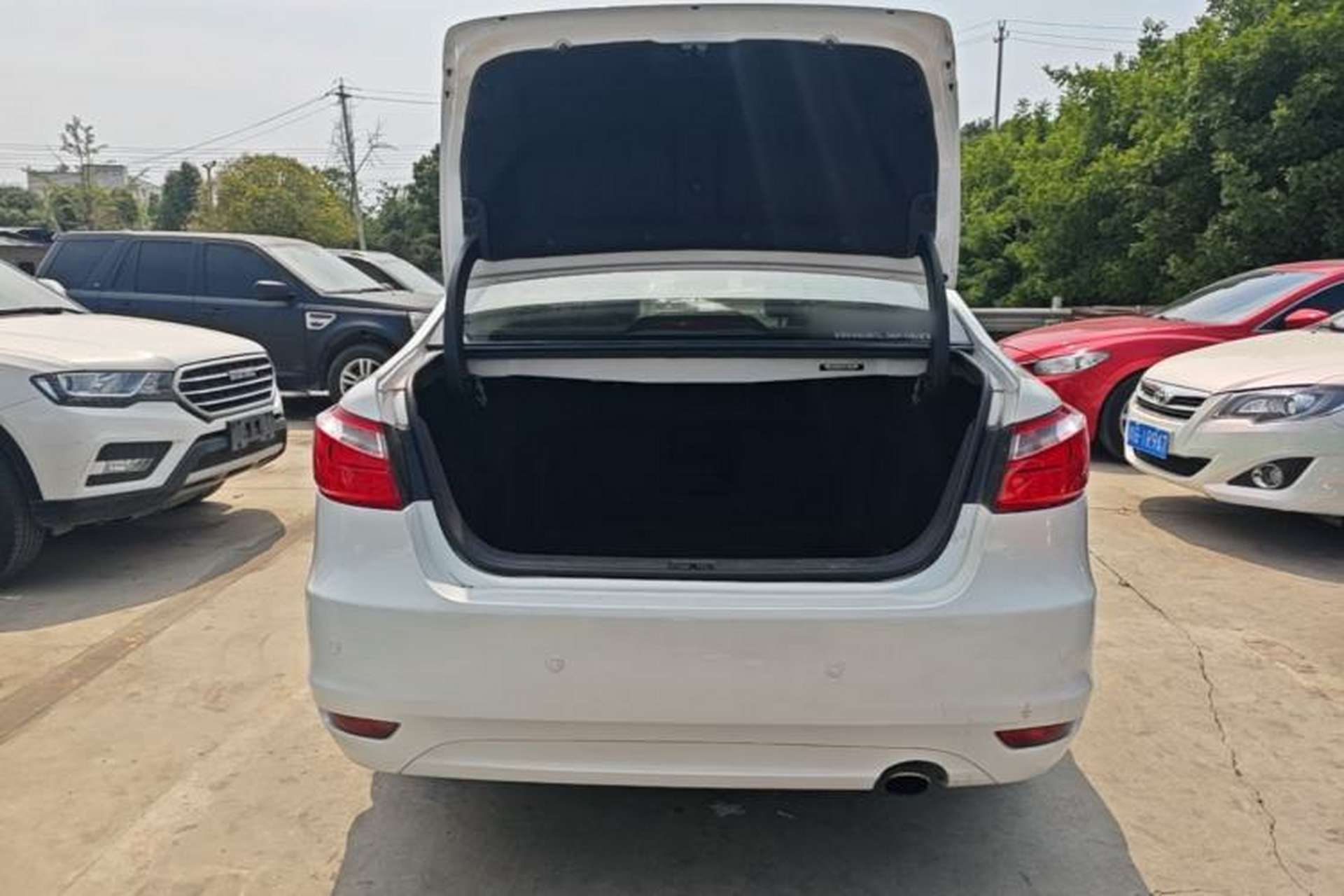 Used CHANGAN Raeton 2014 1.8T Automatic Prestige Anniversary Edition China IV Standard Trunk