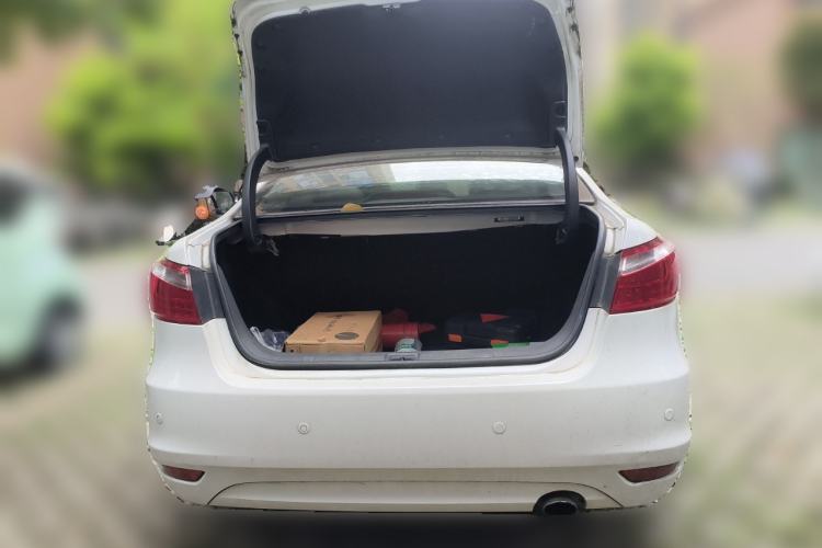 Used CHANGAN Raeton 2014 1.8T Automatic Prestige Anniversary Edition China IV Standard Trunk