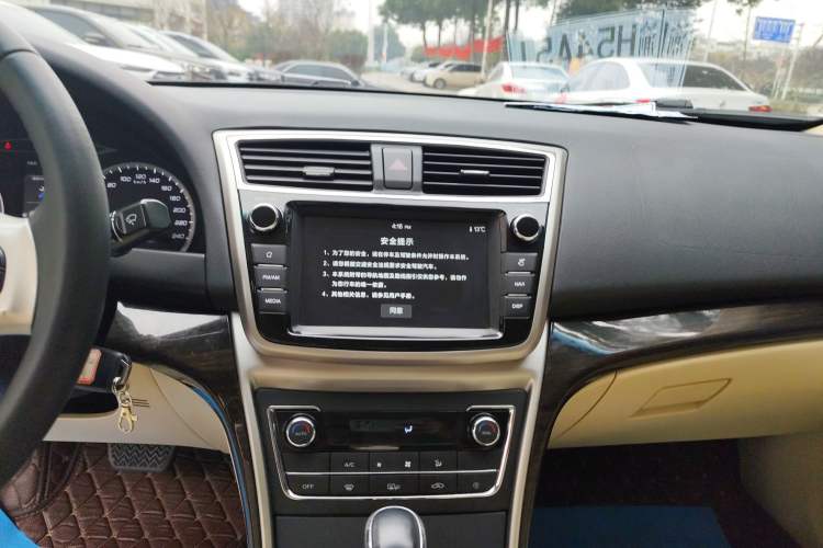 Used CHANGAN Raeton 2016 1.8T Automatic Smart Enjoyment Deluxe Model Audio And AC Panel