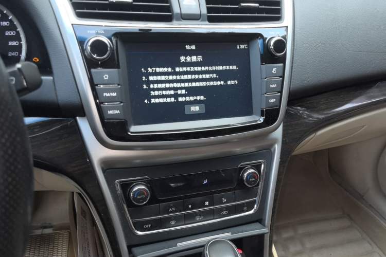 Used CHANGAN Raeton 2016 1.8T Automatic Smart Enjoyment Deluxe Model Audio And AC Panel