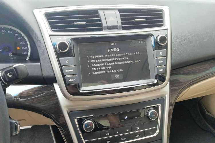 Used CHANGAN Raeton 2016 1.8T Automatic Smart Enjoyment Deluxe Model Audio And AC Panel