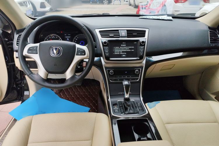 Used CHANGAN Raeton 2016 1.8T Automatic Smart Enjoyment Deluxe Model Center Console