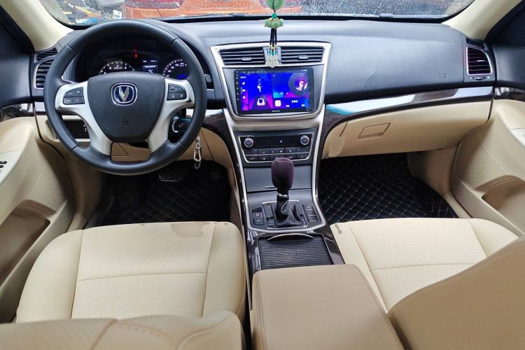 Used CHANGAN Raeton 2016 1.8T Automatic Smart Enjoyment Deluxe Model Center Console