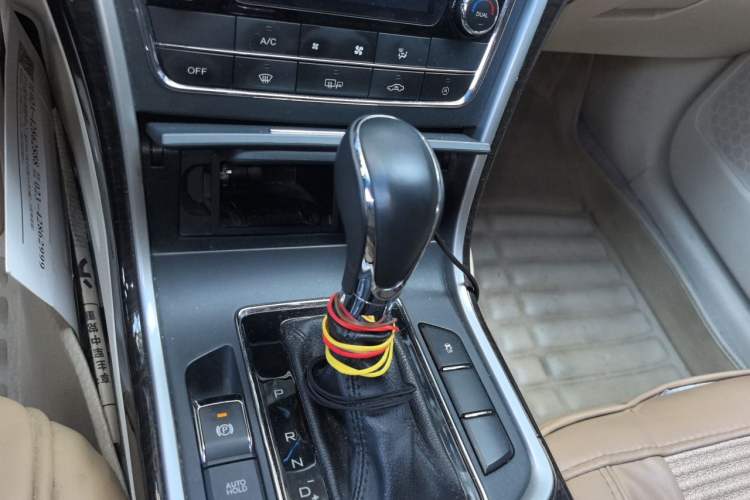 Used CHANGAN Raeton 2016 1.8T Automatic Smart Enjoyment Deluxe Model Gear Lever