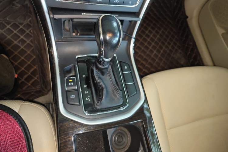Used CHANGAN Raeton 2016 1.8T Automatic Smart Enjoyment Deluxe Model Gear Lever