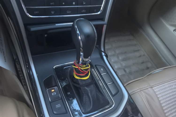 Used CHANGAN Raeton 2016 1.8T Automatic Smart Enjoyment Deluxe Model Gear Lever