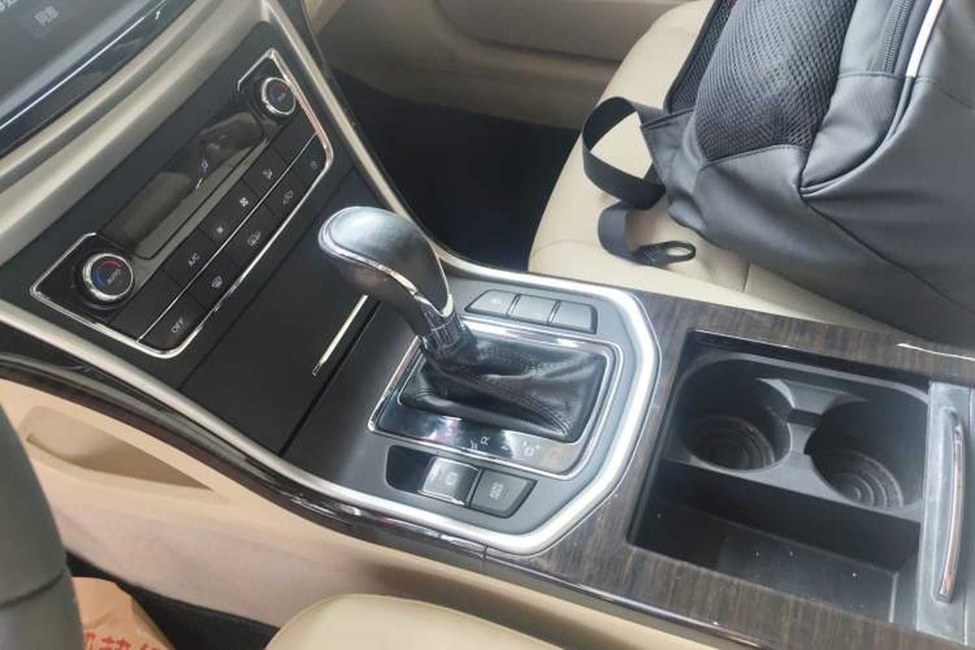 Used CHANGAN Raeton 2016 1.8T Automatic Smart Enjoyment Deluxe Model Gear Lever