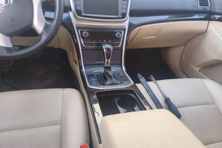Used CHANGAN Raeton 2016 1.8T Automatic Smart Enjoyment Deluxe Model Gear Lever