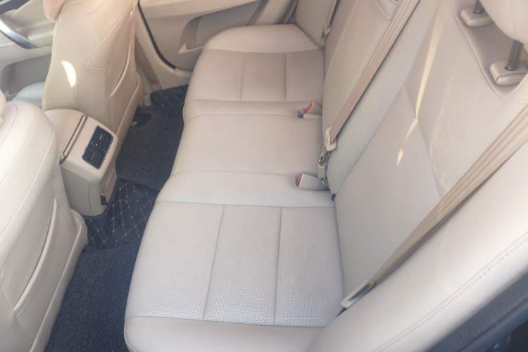 Used CHANGAN Raeton 2016 1.8T Automatic Smart Enjoyment Deluxe Model Left Rear Seat