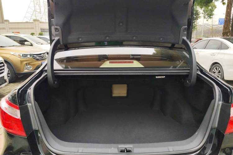Used CHANGAN Raeton 2016 1.8T Automatic Smart Enjoyment Deluxe Model Trunk