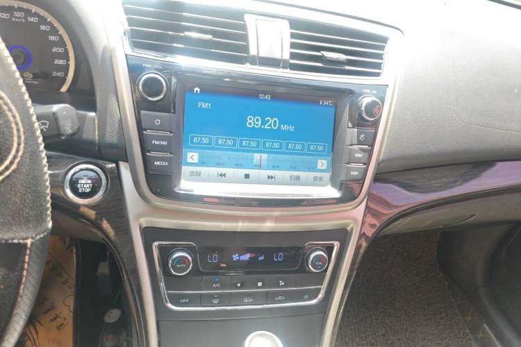 Used CHANGAN Raeton 2016 1.8T Automatic Smart Enjoyment Zunchi Model Audio And AC Panel