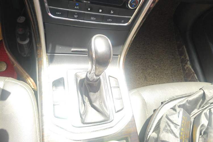 Used CHANGAN Raeton 2016 1.8T Automatic Smart Enjoyment Zunchi Model Gear Lever