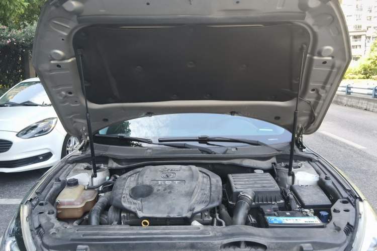 Used CHANGAN Raeton 2016 1.8T Automatic Smart Enjoyment Zunchi Model Engine Bay