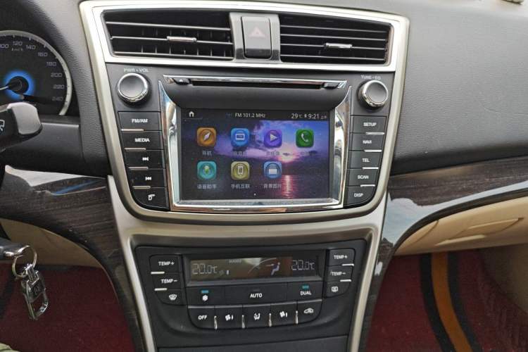 Used CHANGAN Raeton 2016 1.8T Automatic Smart Enjoyment Deluxe Model Audio And AC Panel