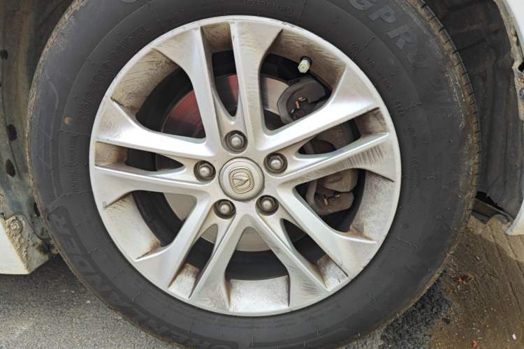 Used CHANGAN Raeton 2016 1.8T Automatic Smart Enjoyment Deluxe Model Right Front Wheel Hub