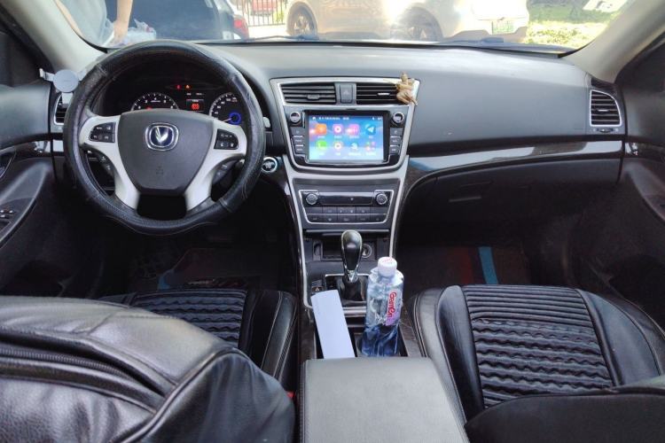Used CHANGAN Raeton 2017 1.5T Automatic Smart Enjoyment Zunchi Model Center Console