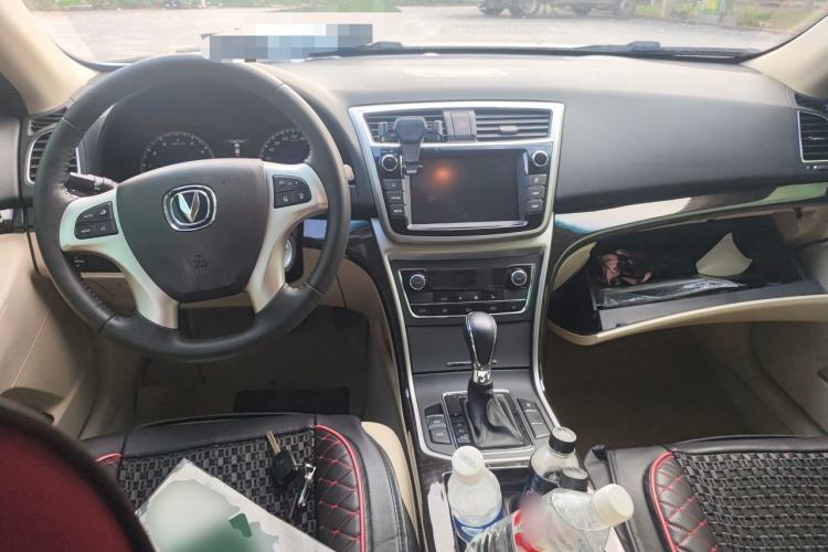 Used CHANGAN Raeton 2017 1.5T Automatic Smart Enjoyment Deluxe Model Center Console