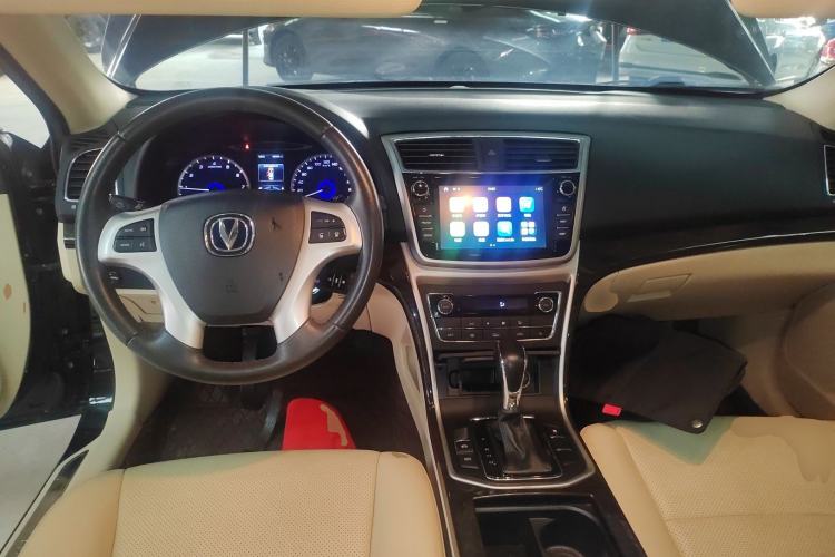 Used CHANGAN Raeton 2017 1.5T Automatic Smart Enjoyment Deluxe Model Center Console