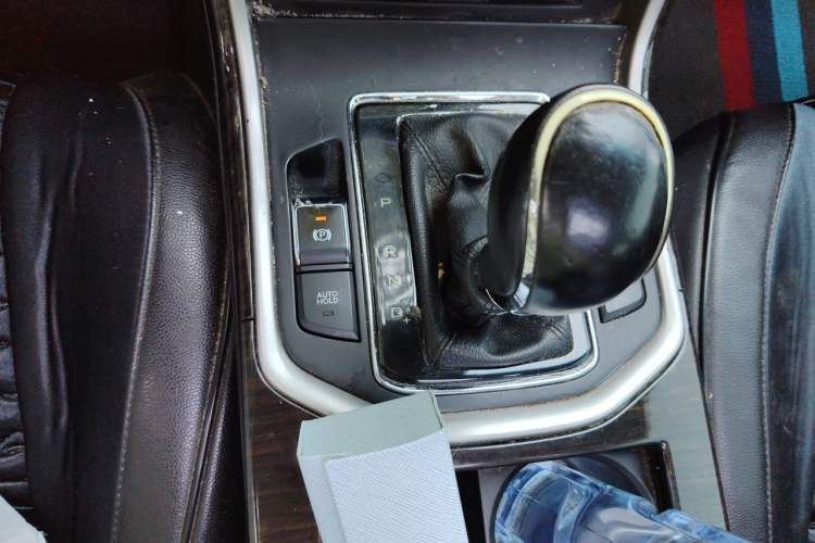 Used CHANGAN Raeton 2017 1.5T Automatic Smart Enjoyment Zunchi Model Gear Lever