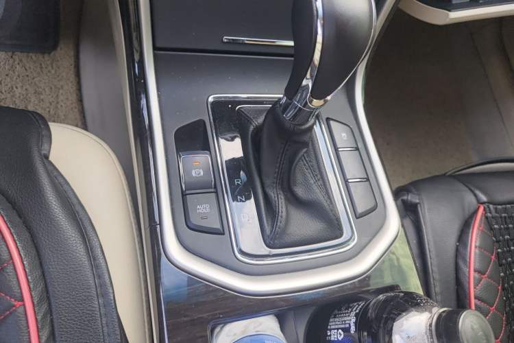 Used CHANGAN Raeton 2017 1.5T Automatic Smart Enjoyment Deluxe Model Gear Lever
