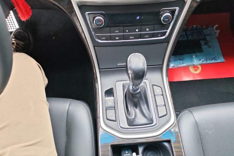 Used CHANGAN Raeton 2017 1.5T Automatic Smart Enjoyment Zunchi Model Gear Lever