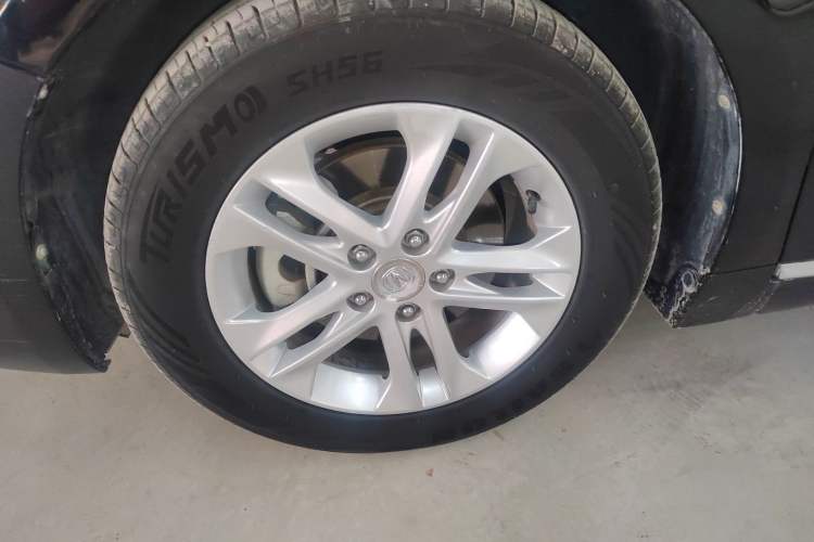 Used CHANGAN Raeton 2017 1.5T Automatic Smart Enjoyment Deluxe Model Left Front Wheel Hub