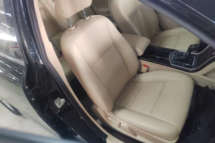Used CHANGAN Raeton 2017 1.5T Automatic Smart Enjoyment Deluxe Model Right Front Seat