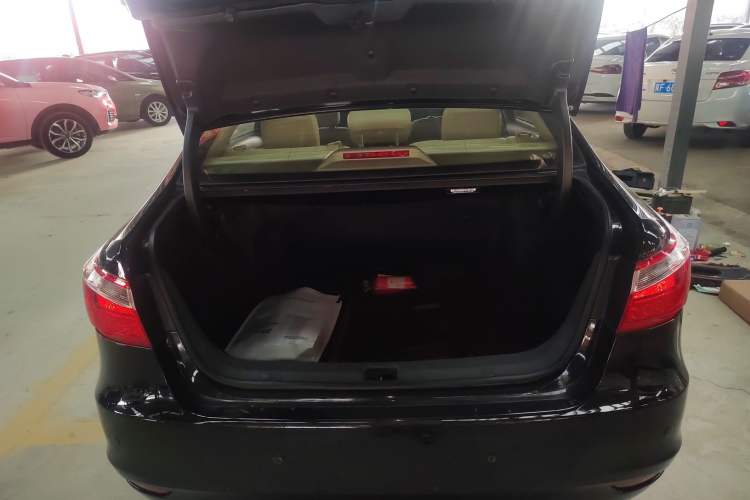 Used CHANGAN Raeton 2017 1.5T Automatic Smart Enjoyment Deluxe Model Trunk