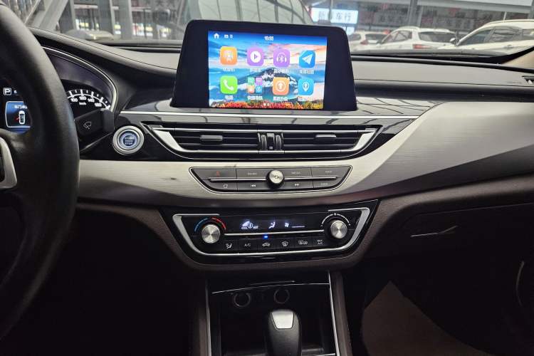 Used CHANGAN Raeton 2017 1.5T Automatic Smart Enjoyment Deluxe Model Audio And AC Panel