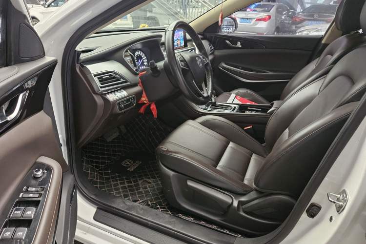 Used CHANGAN Raeton 2017 1.5T Automatic Smart Enjoyment Deluxe Model Driver Seat