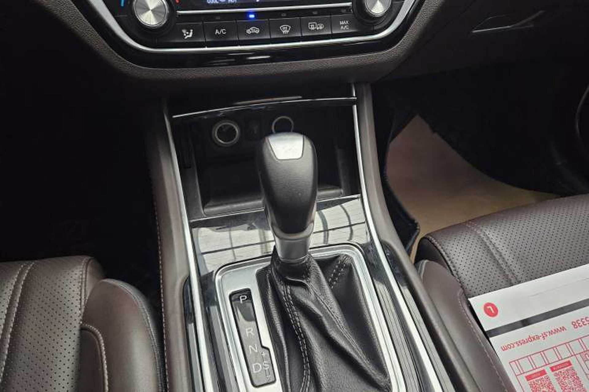Used CHANGAN Raeton 2017 1.5T Automatic Smart Enjoyment Deluxe Model Gear Lever